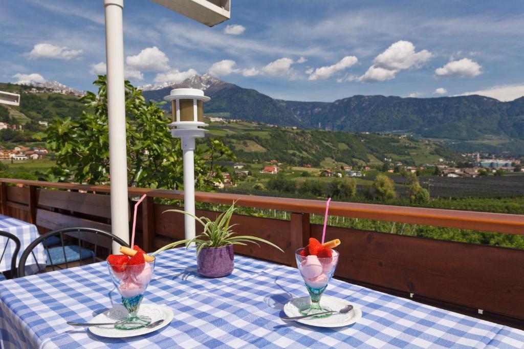 Hotel Ultenerhof Lagundo Esterno foto
