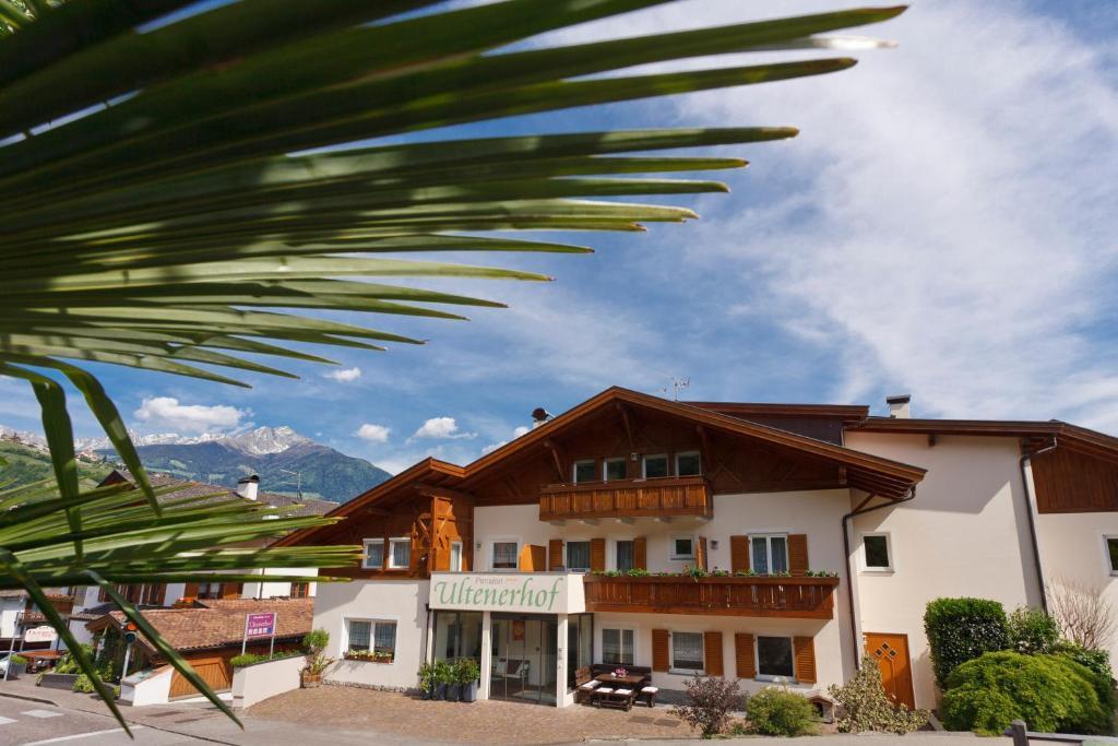 Hotel Ultenerhof Lagundo Esterno foto