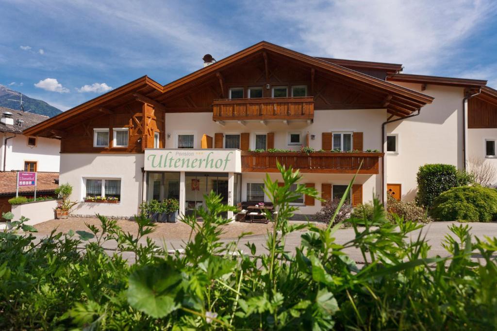 Hotel Ultenerhof Lagundo Esterno foto