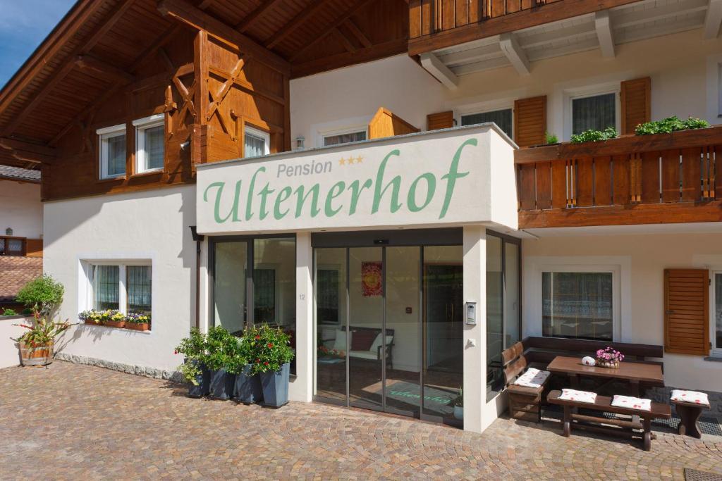 Hotel Ultenerhof Lagundo Esterno foto