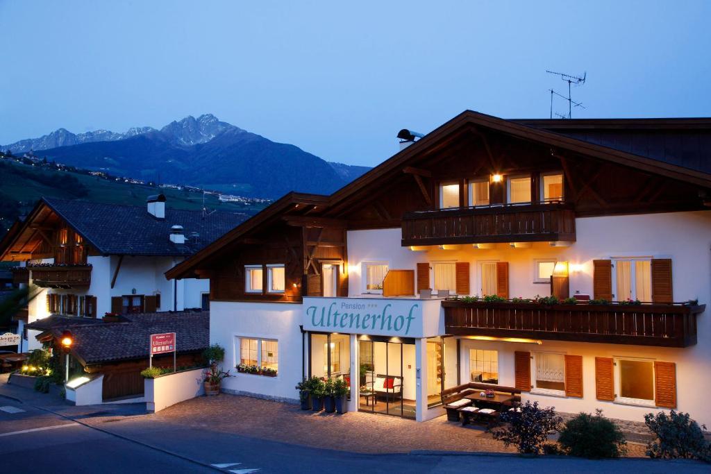 Hotel Ultenerhof Lagundo Esterno foto