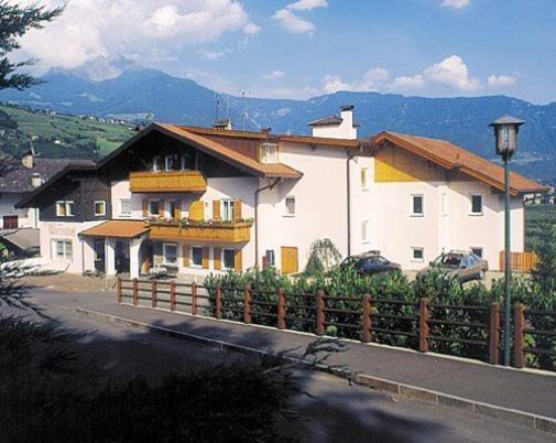 Hotel Ultenerhof Lagundo Esterno foto